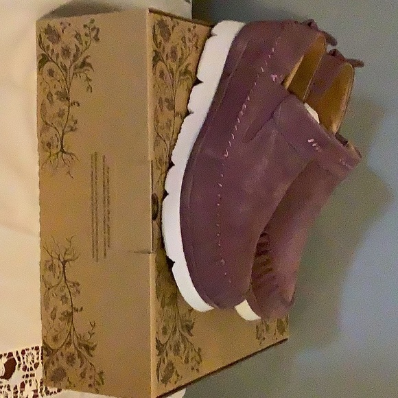 Manitobah moccasin boots size 8.5 dusty orchid - Picture 4 of 5